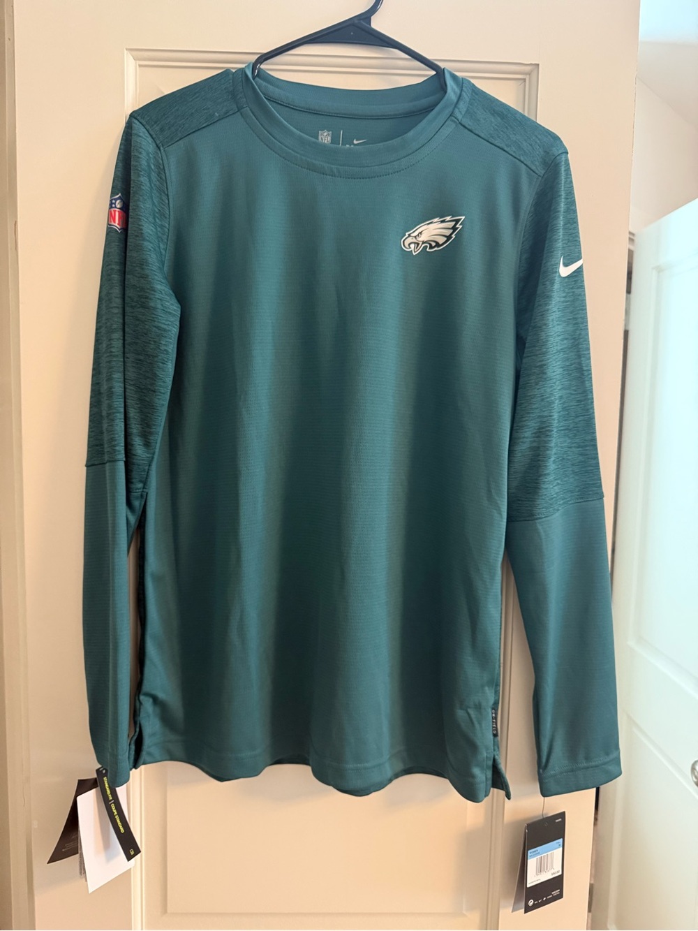 Nike Men's/Womens Green Philadelphia Eagles DriFit Long Sleeve. Size Medium. NWT